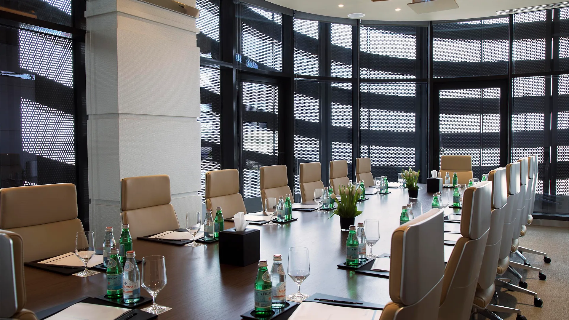 Hotel Pearl Rotana Capital Centre Abu Dhabi 4*,
