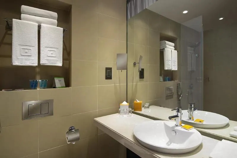 Hotel Pearl Rotana Capital Centre Abu Dhabi 4*,